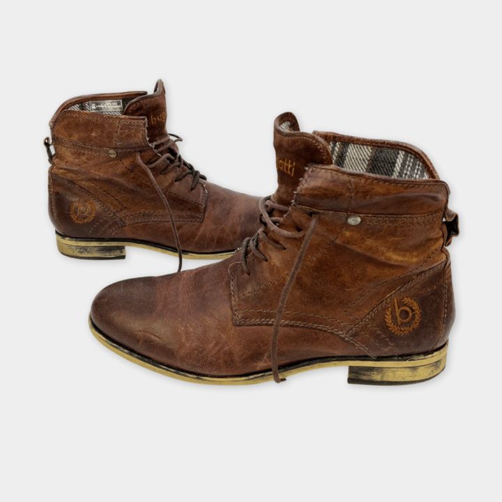 pre-loved Bugatti Lederschuhe Gr. 44