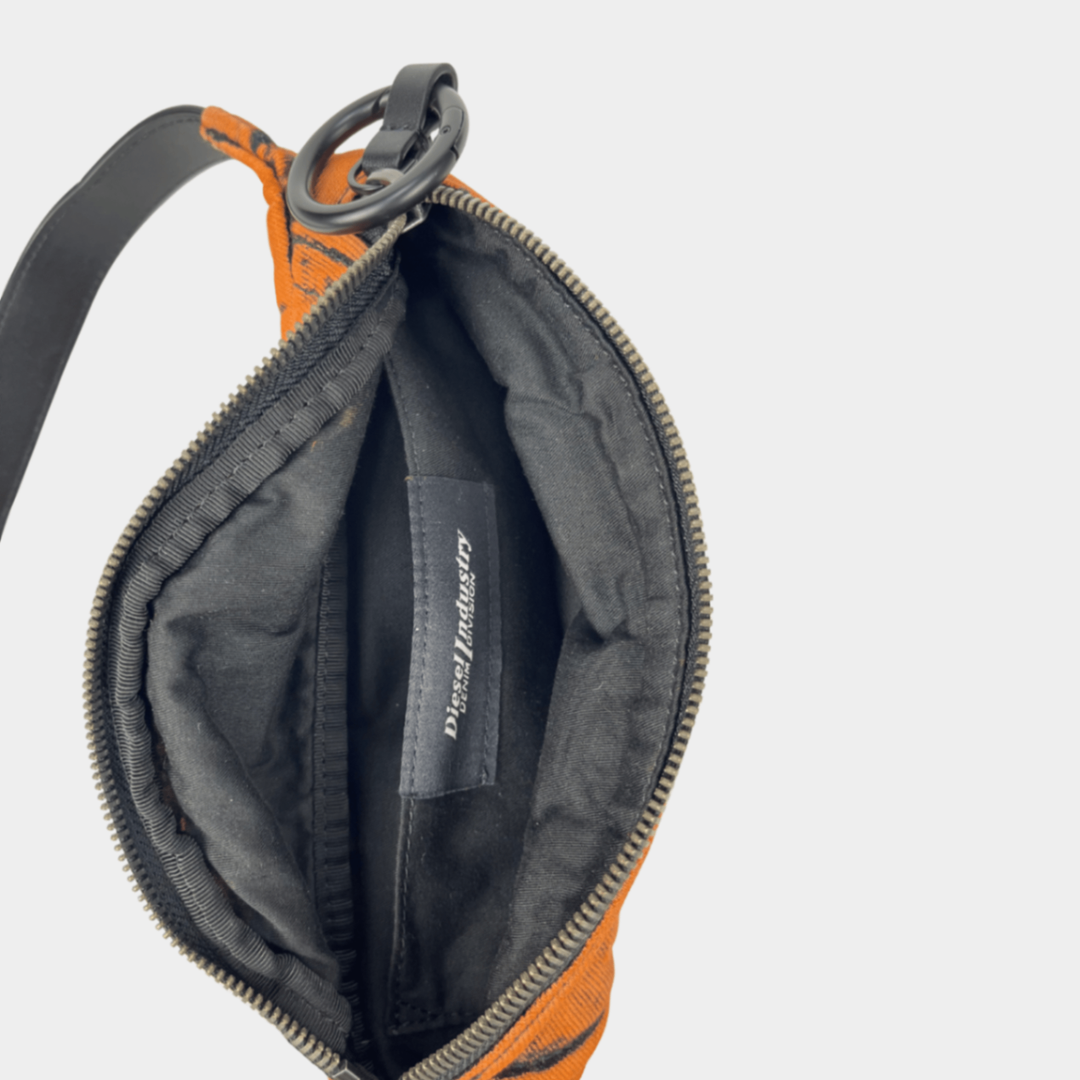 pre-loved Diesel Bauchtasche Umfang 83-133